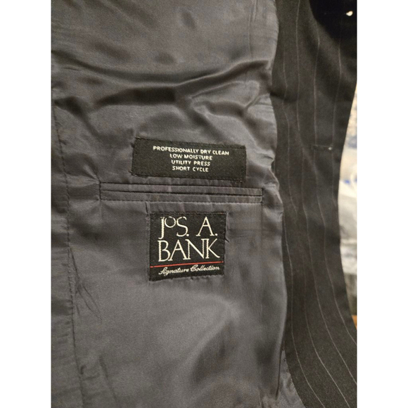 Jos.A.Bank charcoal gray pin striped suit, 100% wool, sz.33R, suit coat sz.39R - Picture 4 of 14